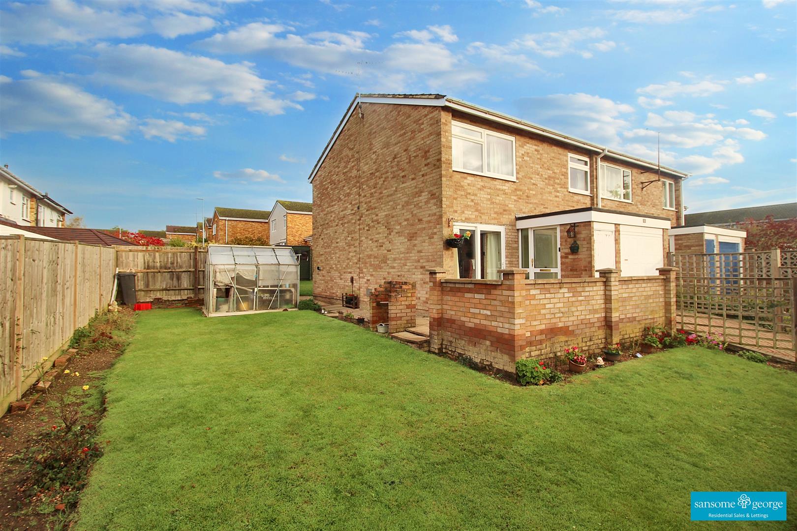 3 bed property in Montpelier Drive, Caversham